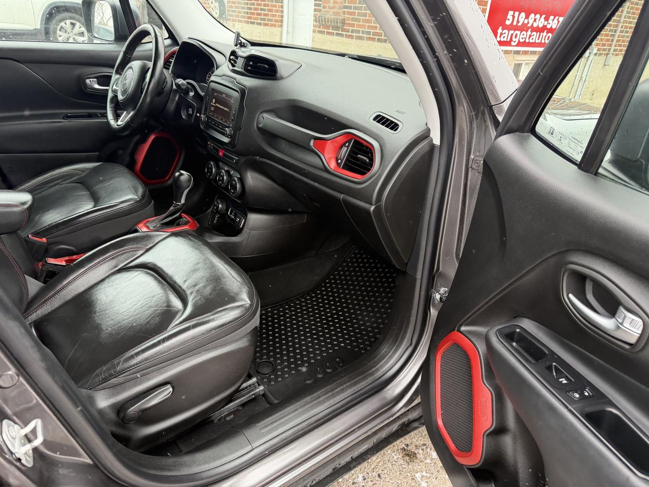 2016 Jeep Renegade Trailhawk | Clean CARFAX Photo
