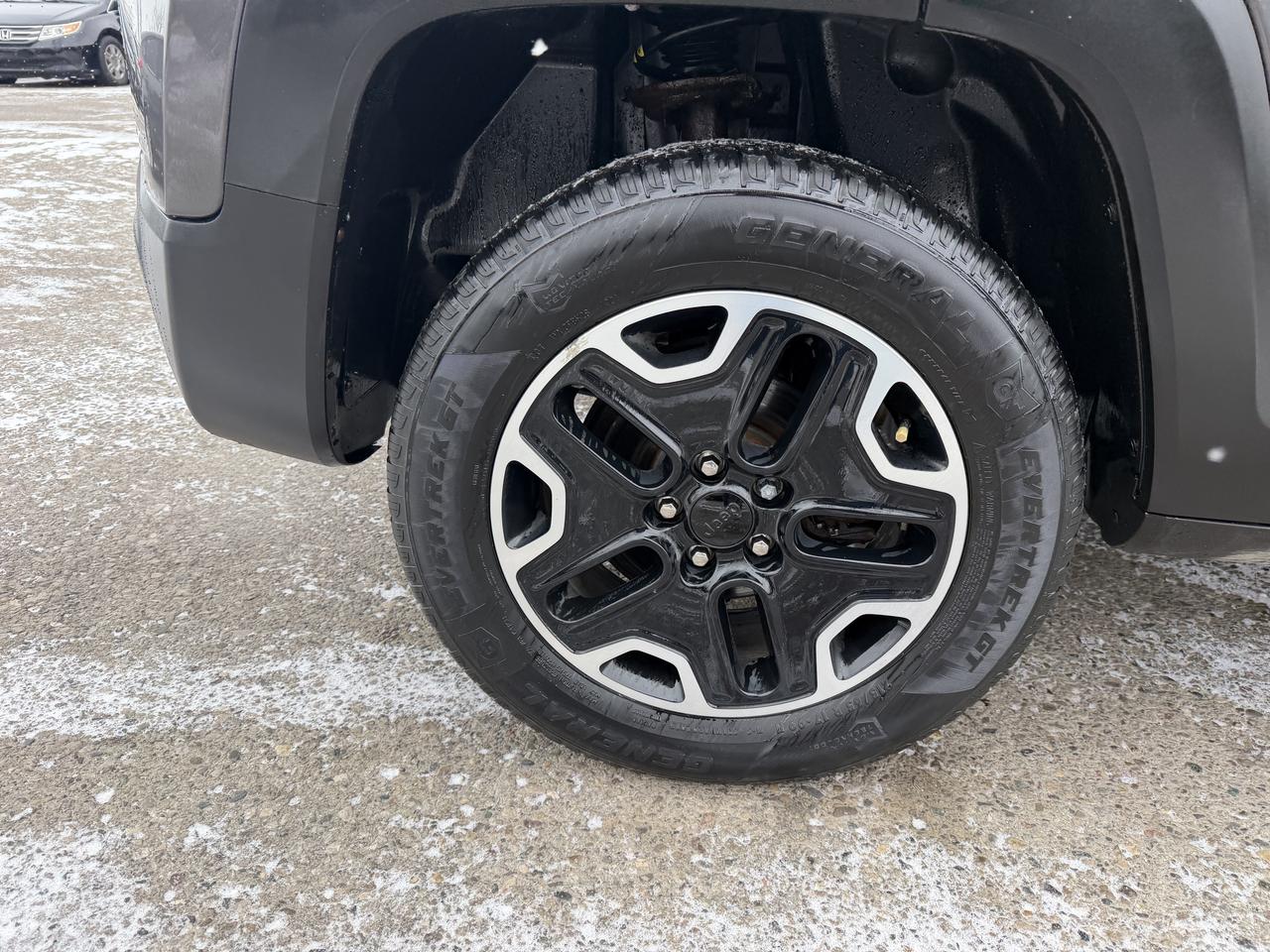 2016 Jeep Renegade Trailhawk | Clean CARFAX Photo