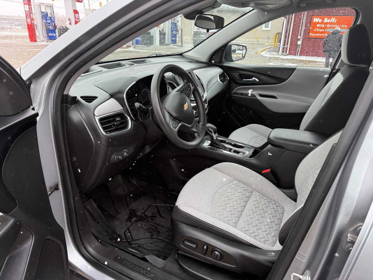 2023 Chevrolet Equinox LS Photo4