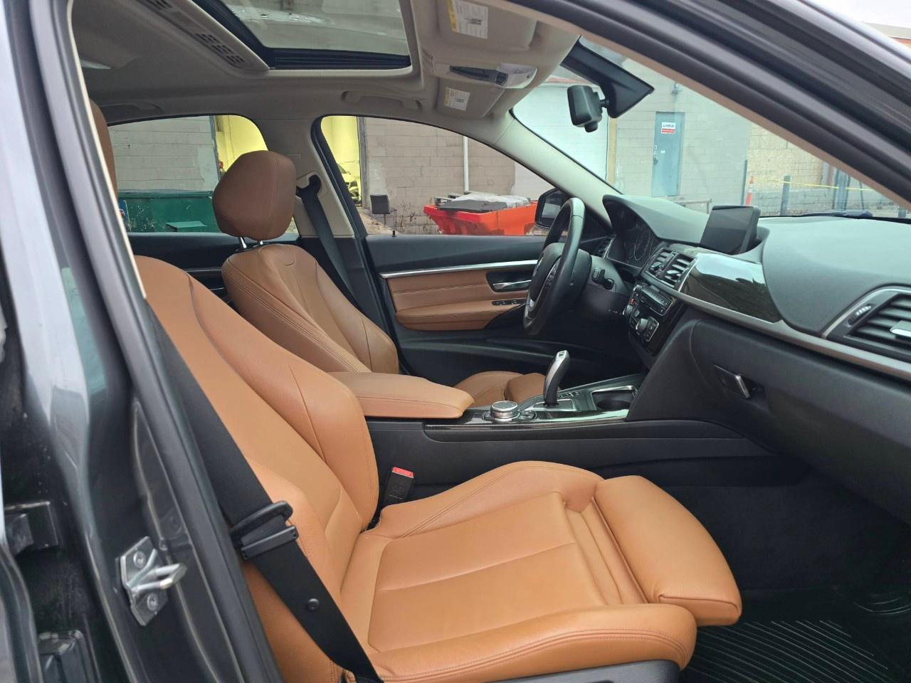 2017 BMW 3 Series 4dr Sdn 320i xDrive AWD Photo