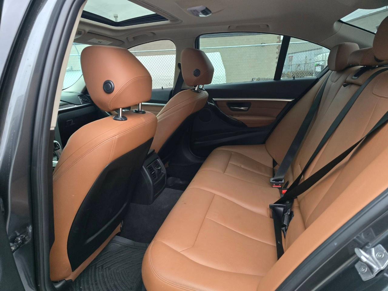 2017 BMW 3 Series 4dr Sdn 320i xDrive AWD Photo