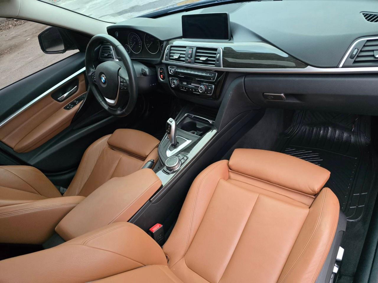 2017 BMW 3 Series 4dr Sdn 320i xDrive AWD Photo