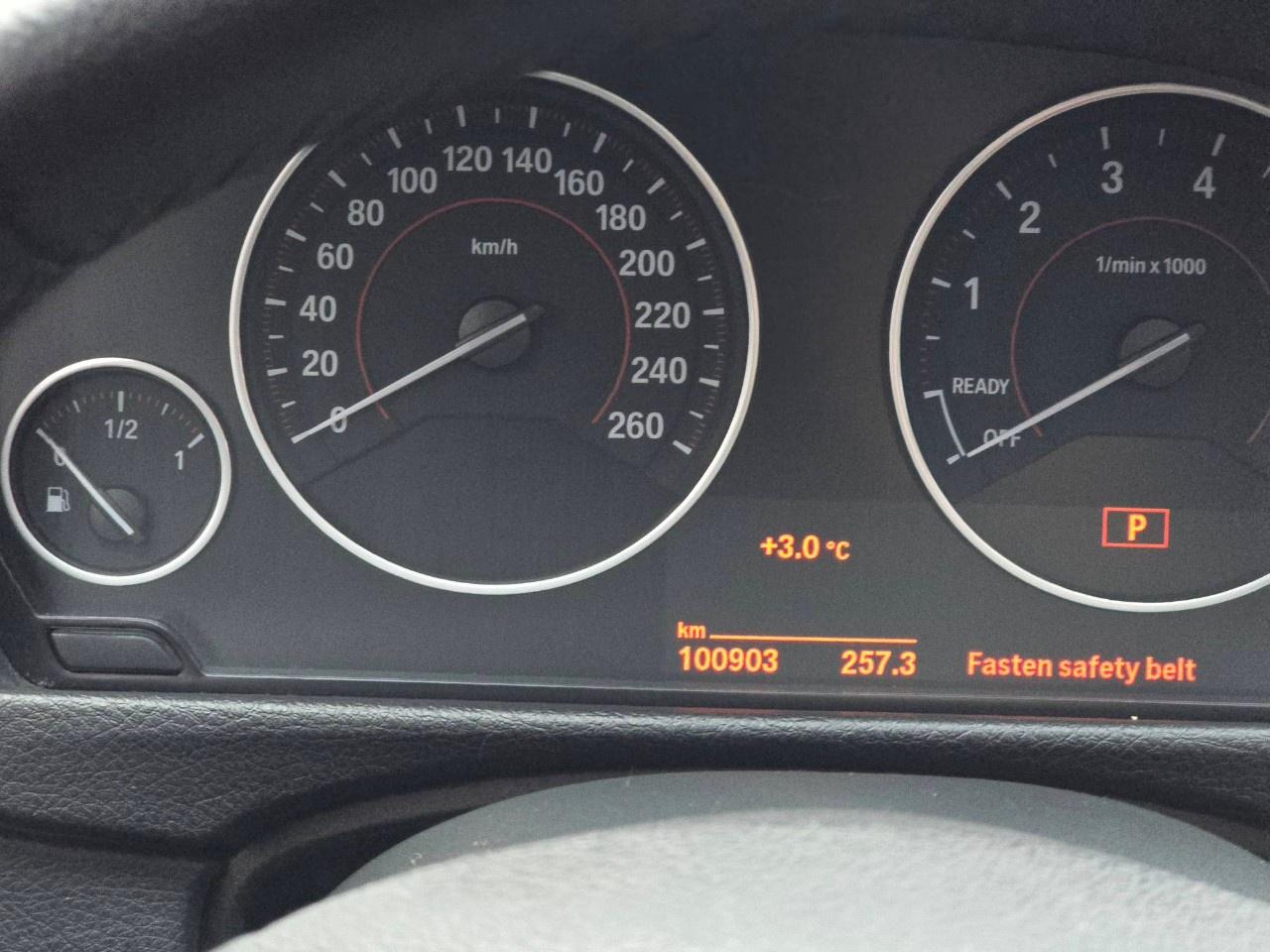 2017 BMW 3 Series 4dr Sdn 320i xDrive AWD Photo