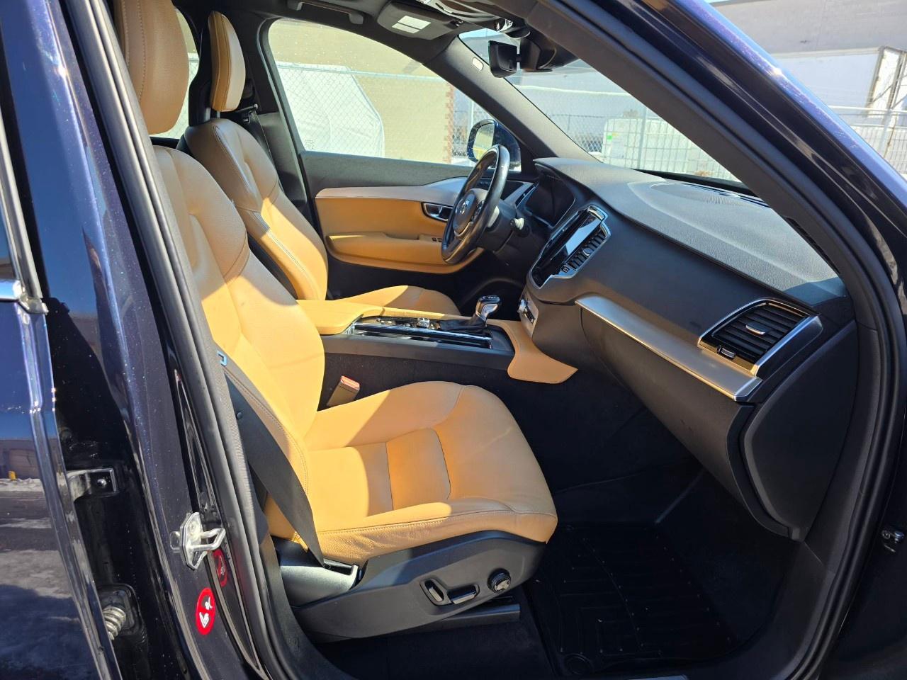 2017 Volvo XC90 AWD 5dr T6 Momentum 7-Passenger Photo