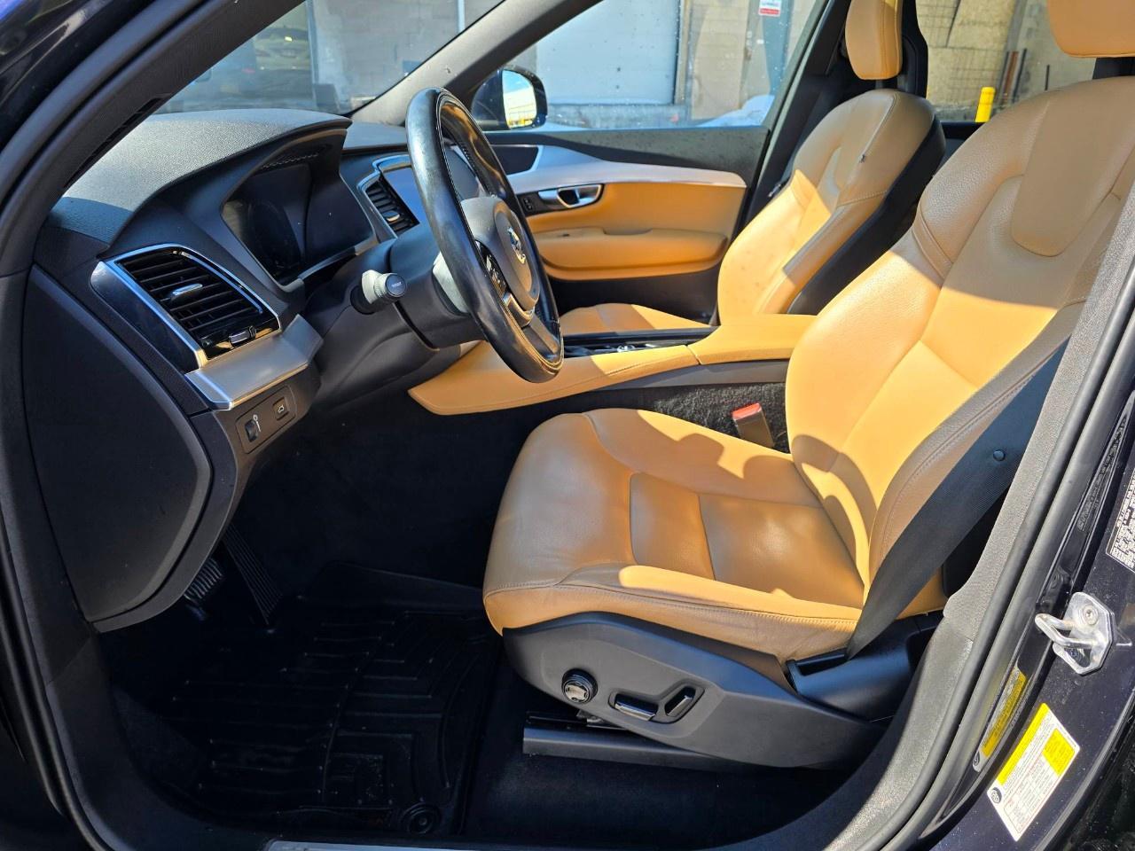 2017 Volvo XC90 AWD 5dr T6 Momentum 7-Passenger Photo