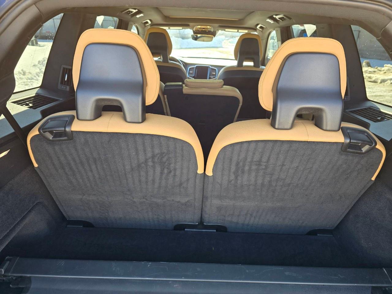 2017 Volvo XC90 AWD 5dr T6 Momentum 7-Passenger Photo