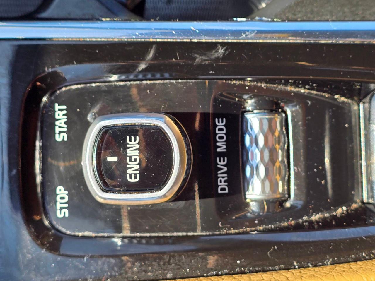 2017 Volvo XC90 AWD 5dr T6 Momentum 7-Passenger Photo