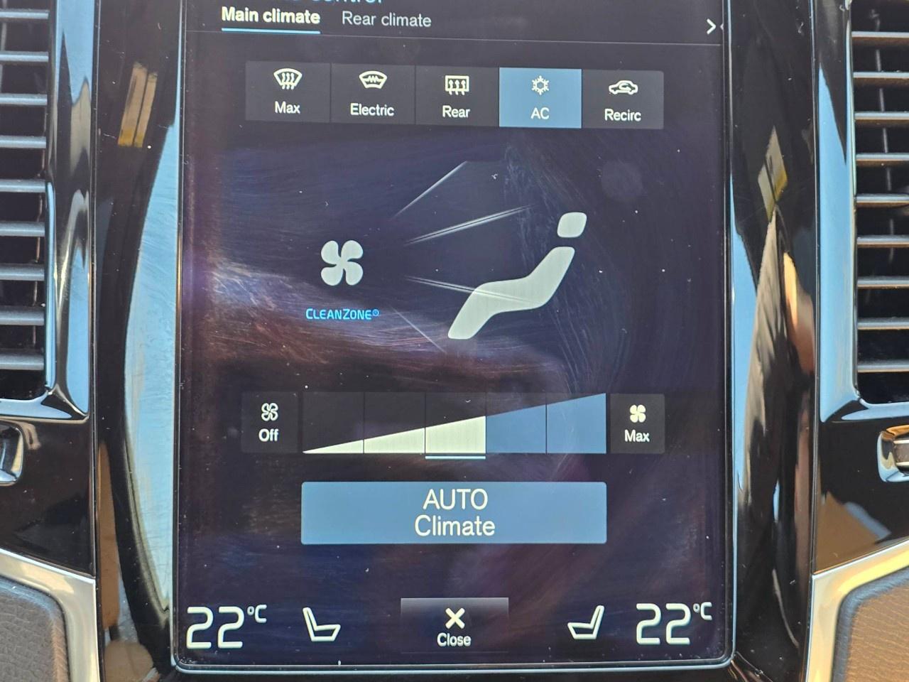 2017 Volvo XC90 AWD 5dr T6 Momentum 7-Passenger Photo