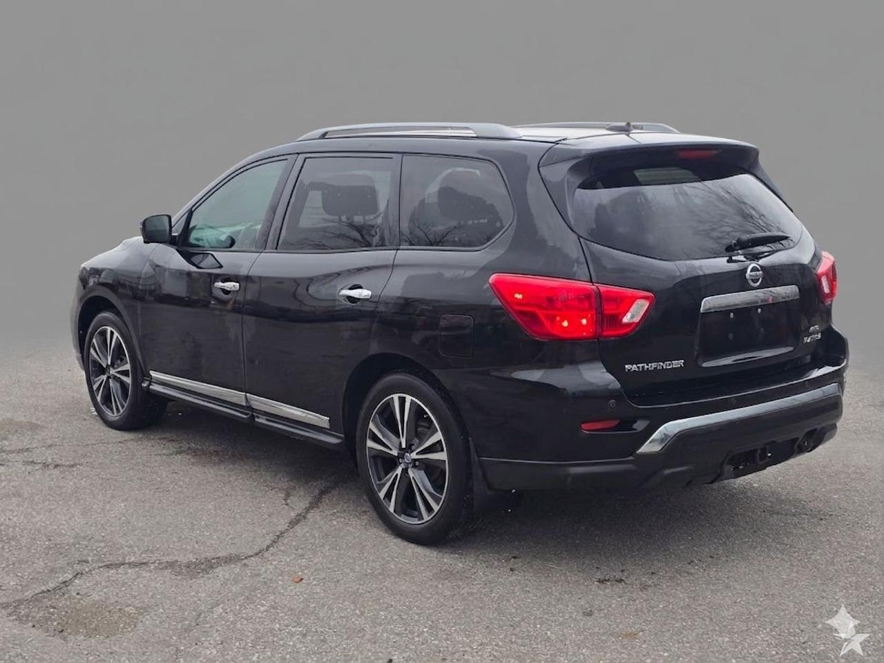 2017 Nissan Pathfinder 4WD 4DR PLATINUM Photo