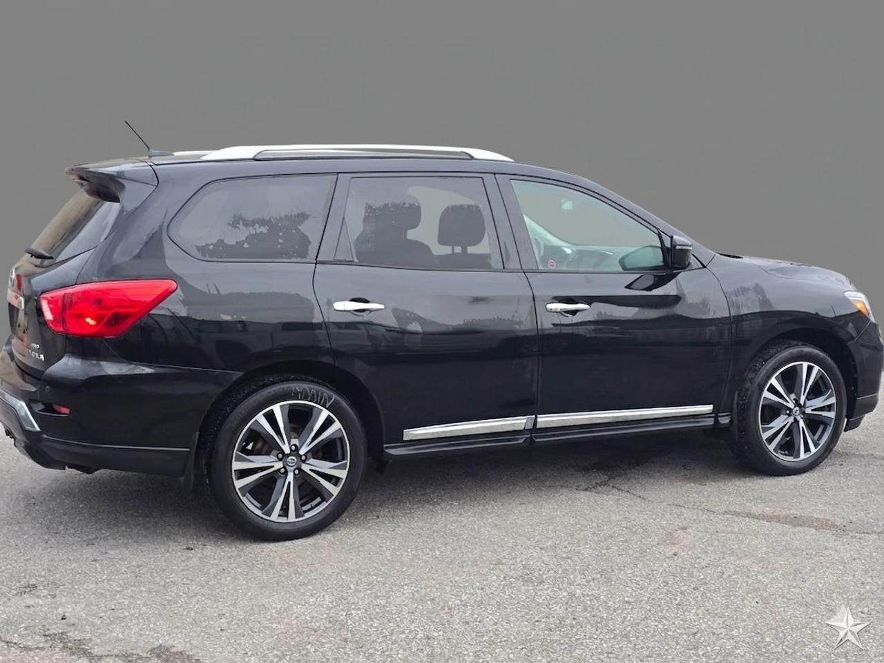 2017 Nissan Pathfinder 4WD 4DR PLATINUM Photo