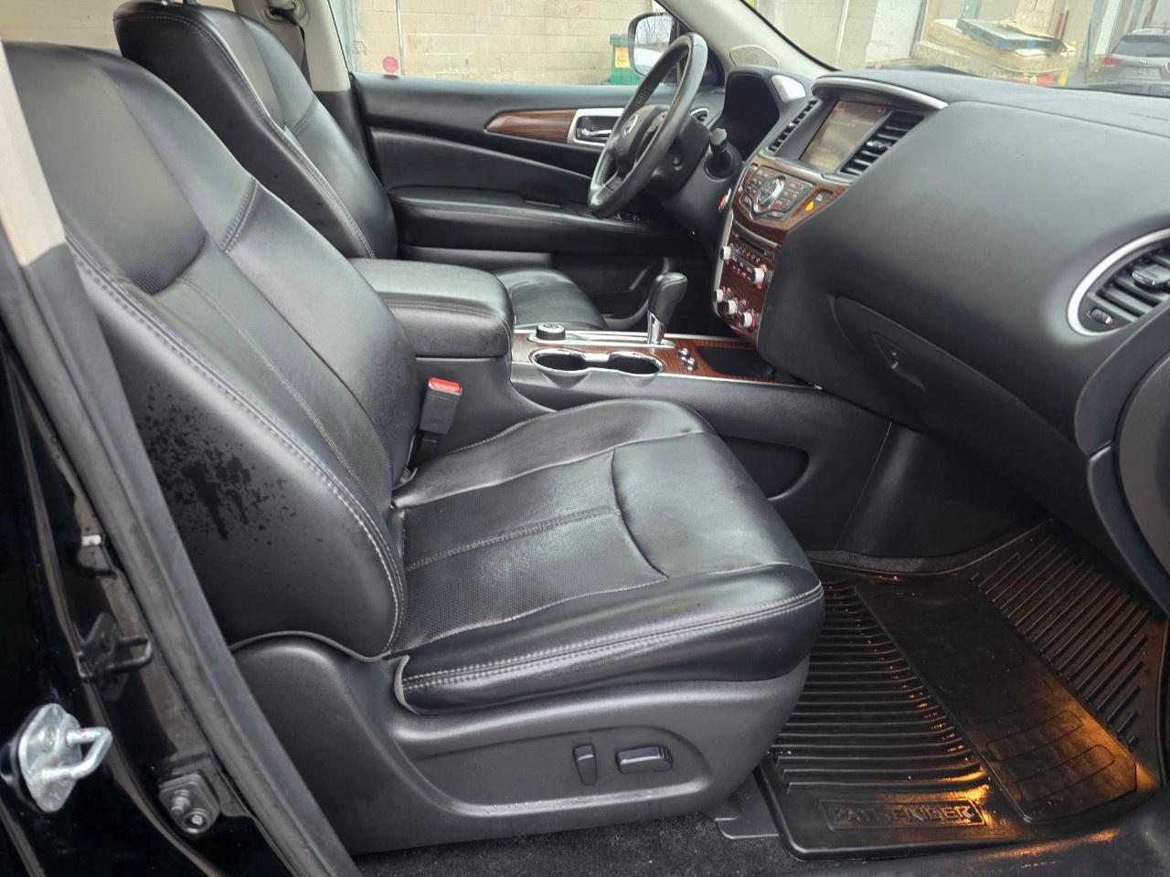 2017 Nissan Pathfinder 4WD 4DR PLATINUM Photo