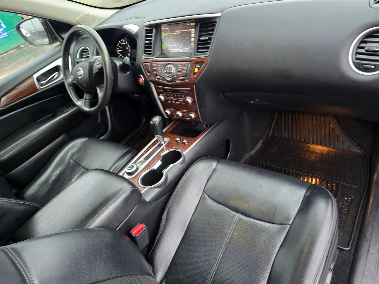 2017 Nissan Pathfinder 4WD 4DR PLATINUM Photo