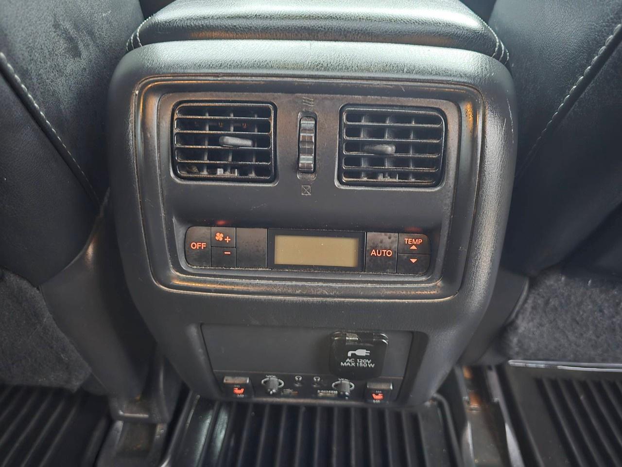 2017 Nissan Pathfinder 4WD 4DR PLATINUM Photo