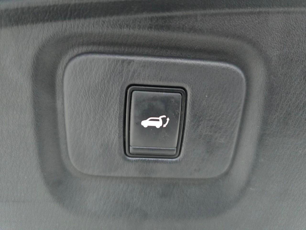 2017 Nissan Pathfinder 4WD 4DR PLATINUM Photo