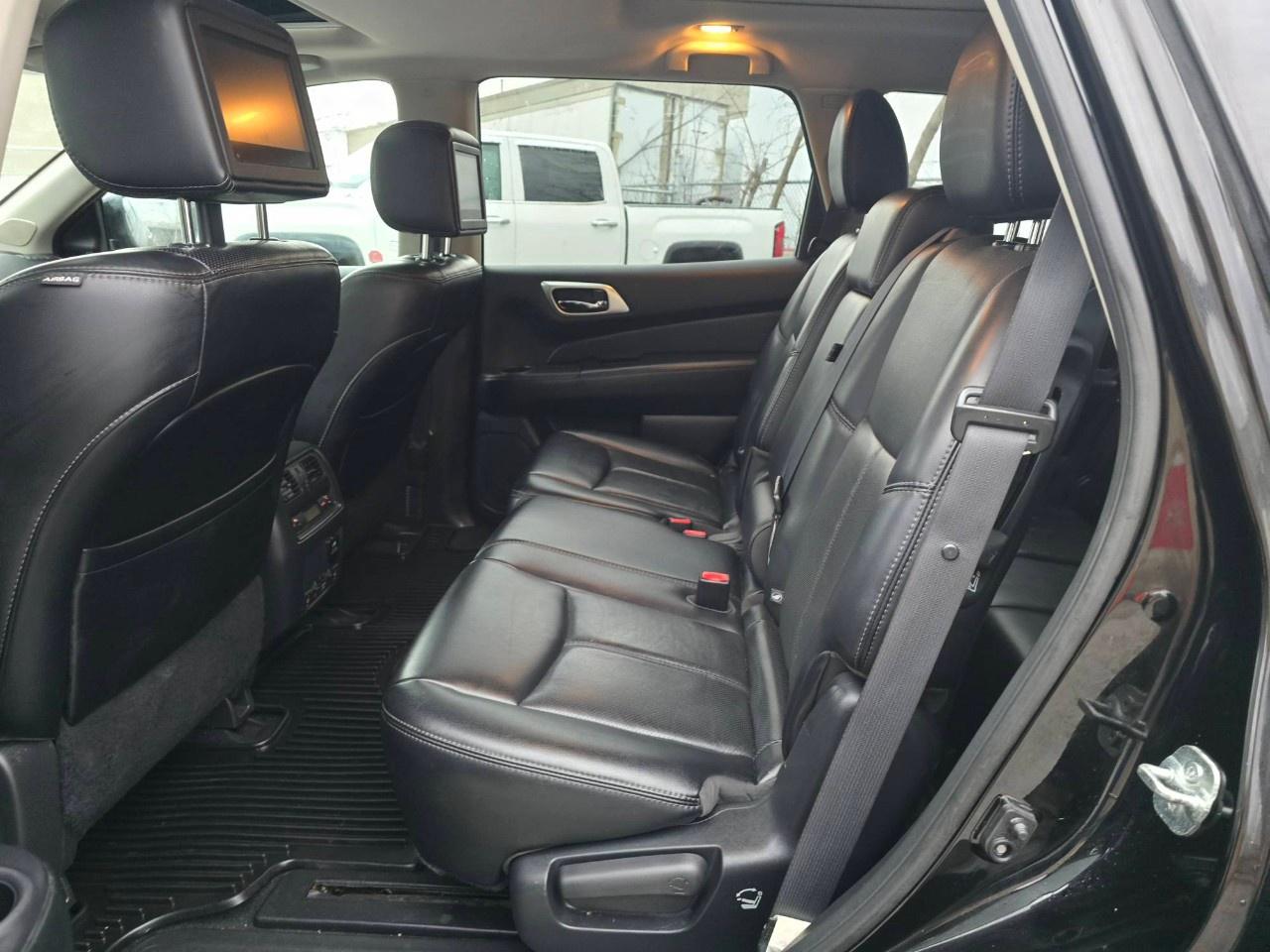 2017 Nissan Pathfinder 4WD 4DR PLATINUM Photo