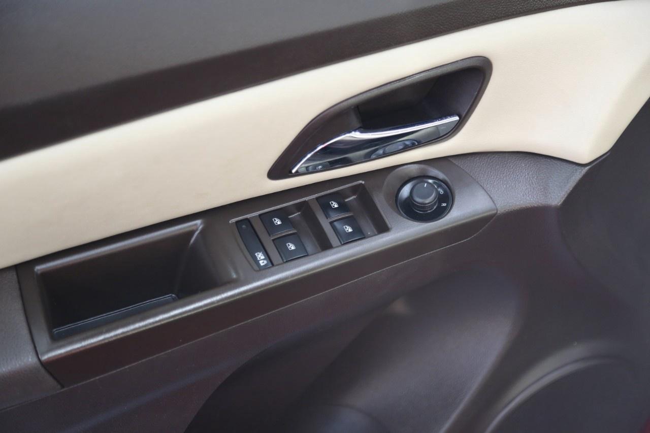 2014 Chevrolet Cruze 4DR SDN DIESEL Photo