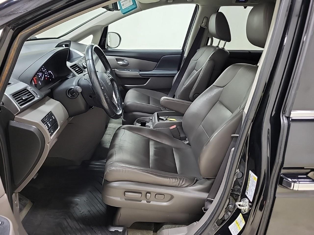 2014 Honda Odyssey Touring with Rear Entertainment System and Navigation Photo