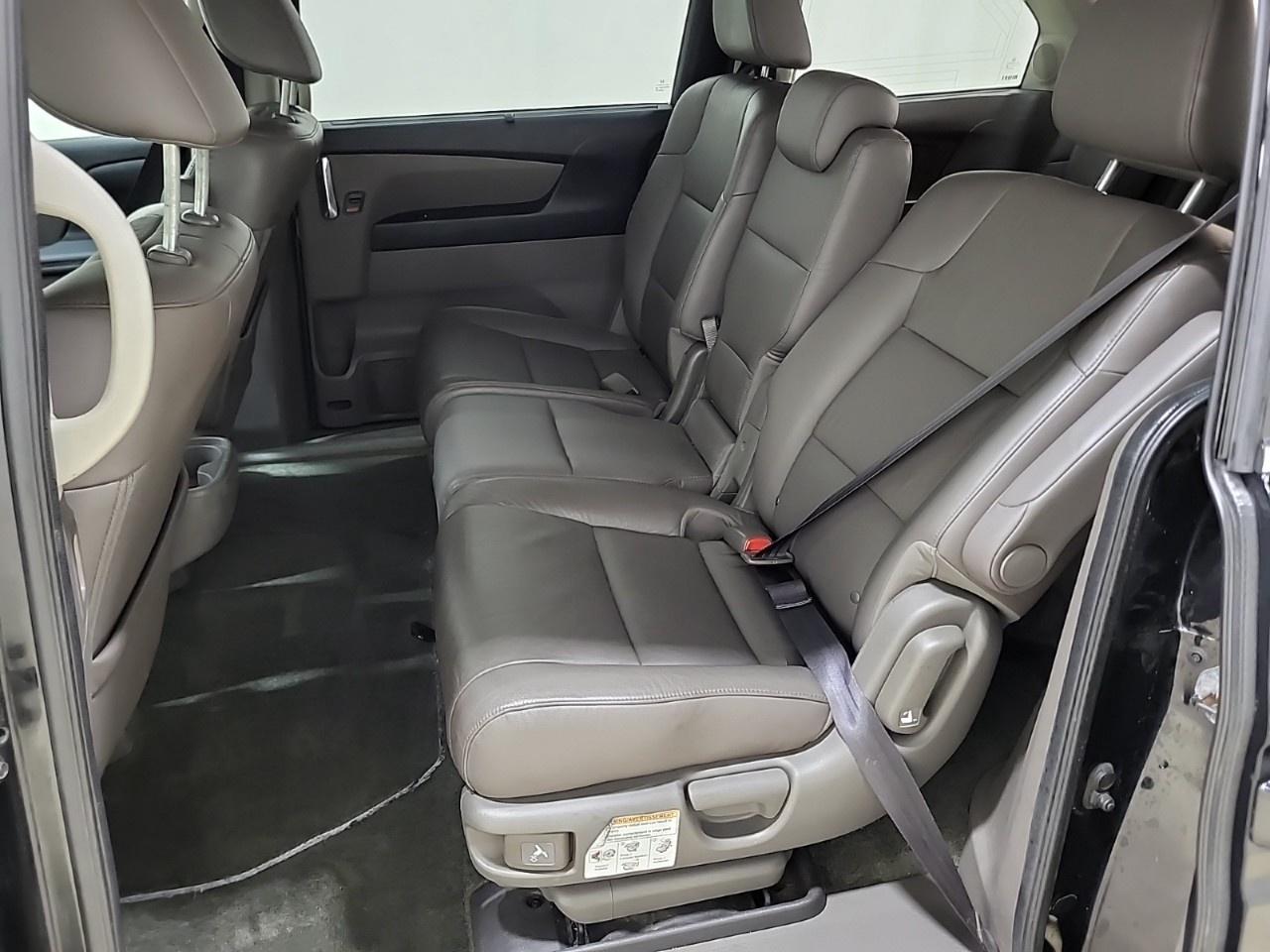 2014 Honda Odyssey Touring with Rear Entertainment System and Navigation Photo
