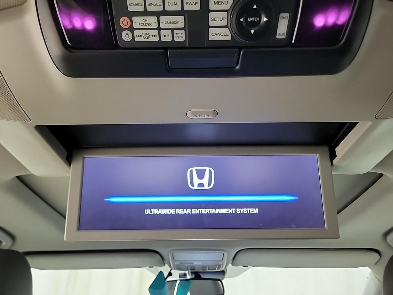 2014 Honda Odyssey Touring with Rear Entertainment System and Navigation Photo