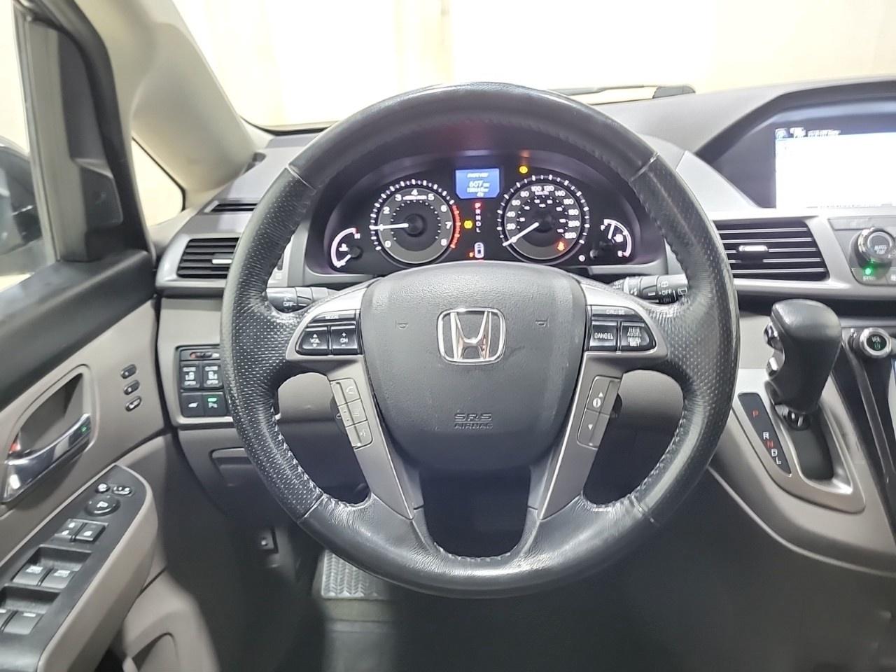 2014 Honda Odyssey Touring with Rear Entertainment System and Navigation Photo