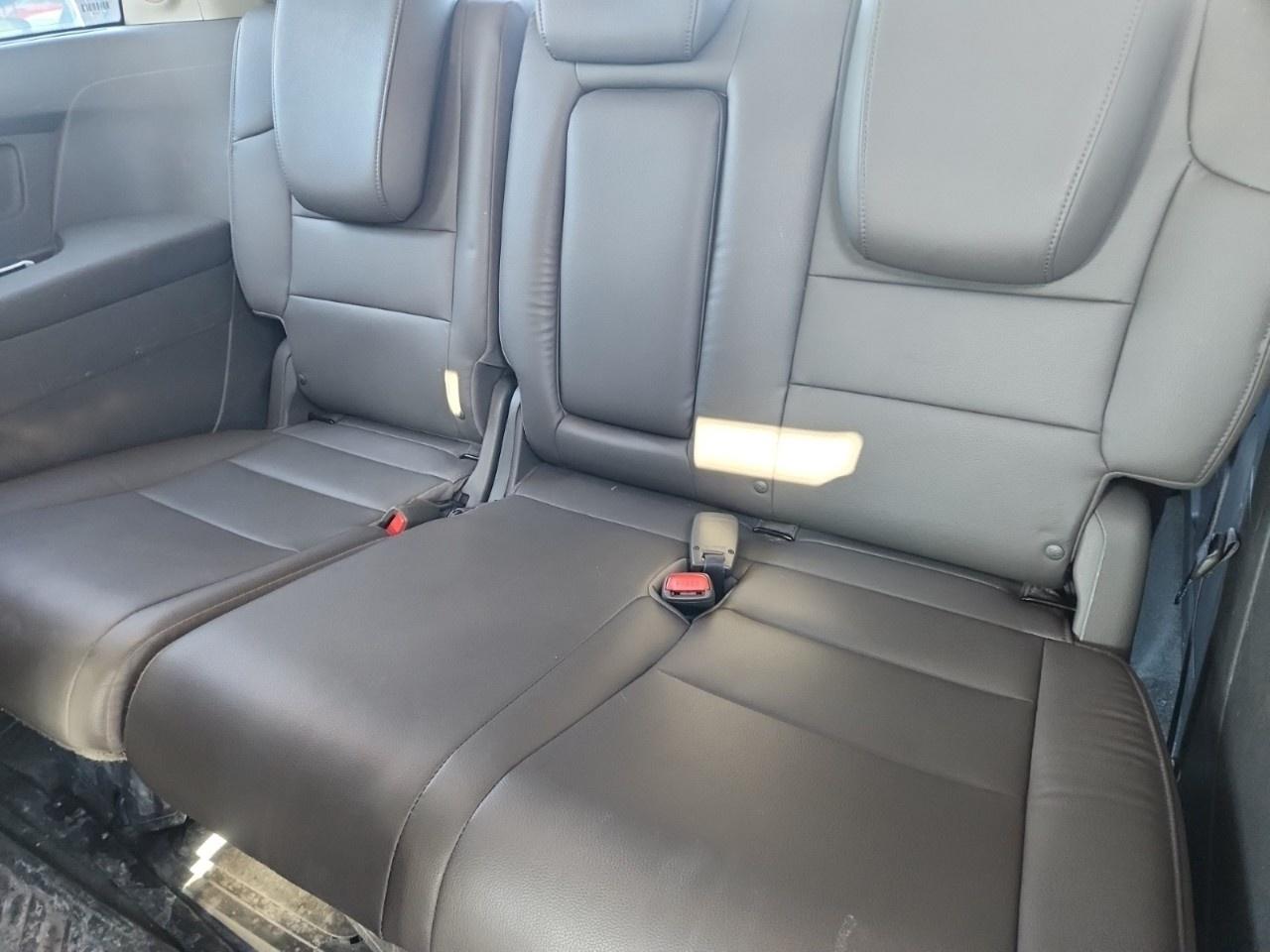 2014 Honda Odyssey Touring with Rear Entertainment System and Navigation Photo