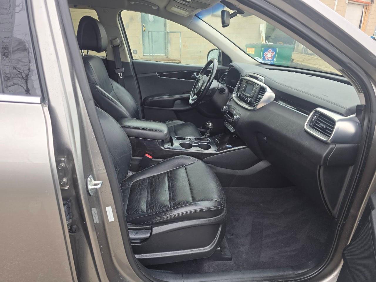 2016 Kia Sorento AWD 4DR 3.3L EX+ 7-SEATER Photo