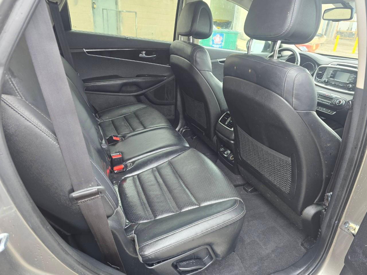 2016 Kia Sorento AWD 4DR 3.3L EX+ 7-SEATER Photo