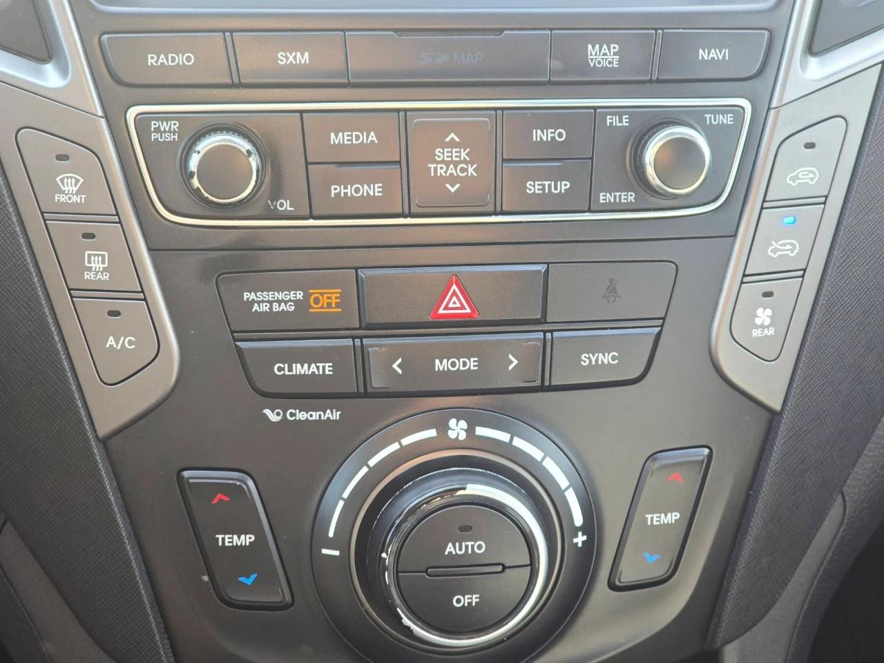 2017 Hyundai Santa Fe XL AWD 4dr Luxury Photo