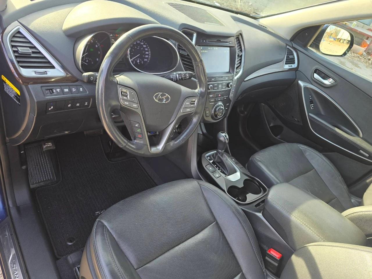 2017 Hyundai Santa Fe XL AWD 4dr Luxury Photo