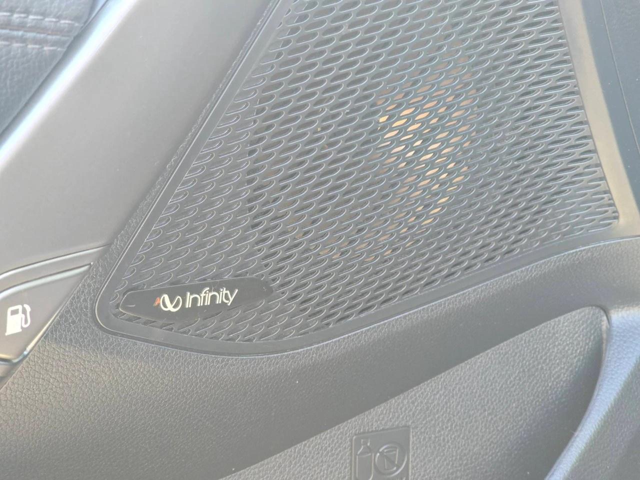 2017 Hyundai Santa Fe XL AWD 4dr Luxury Photo