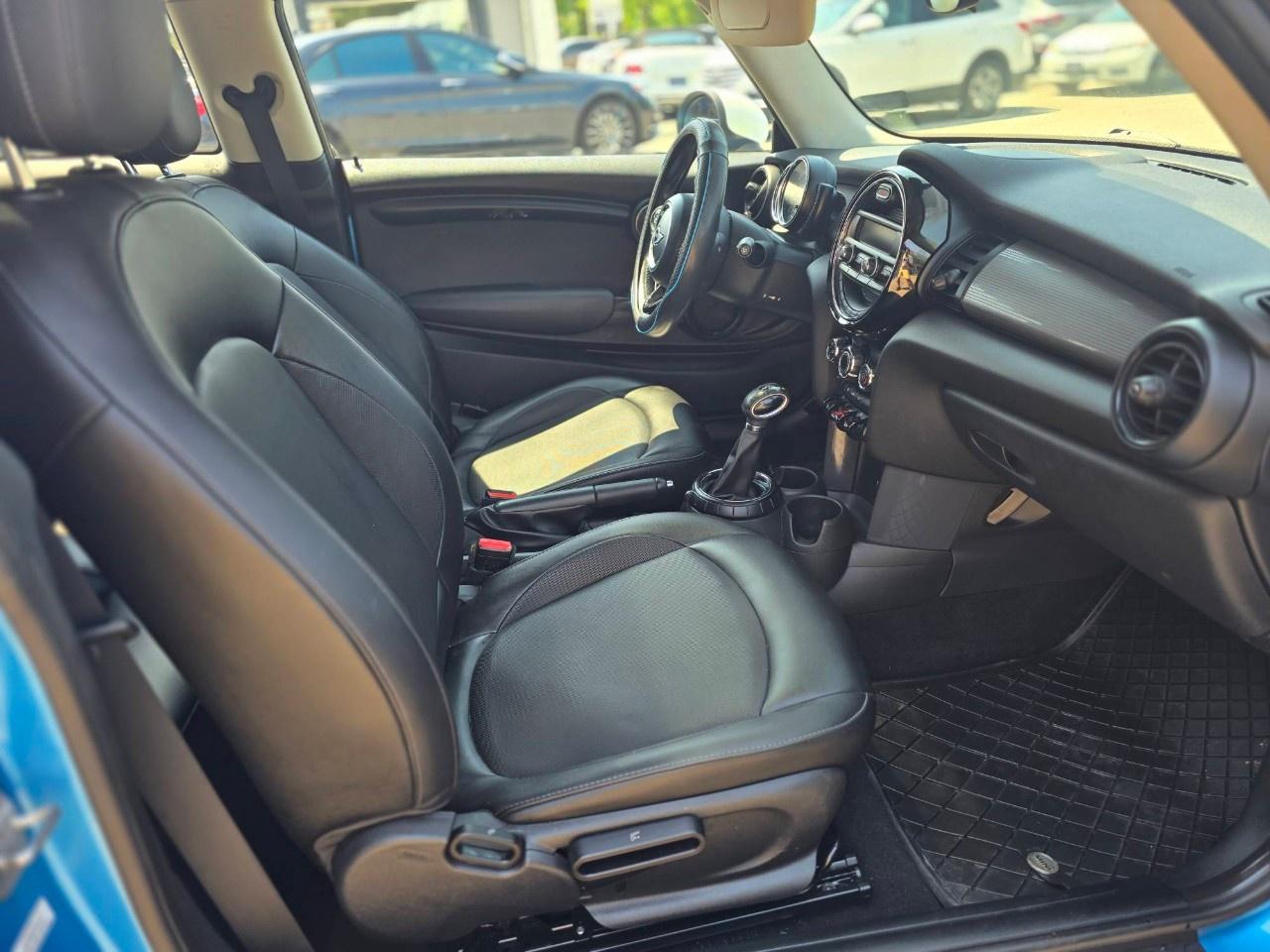 2015 MINI Cooper Hardtop 3dr HB Photo