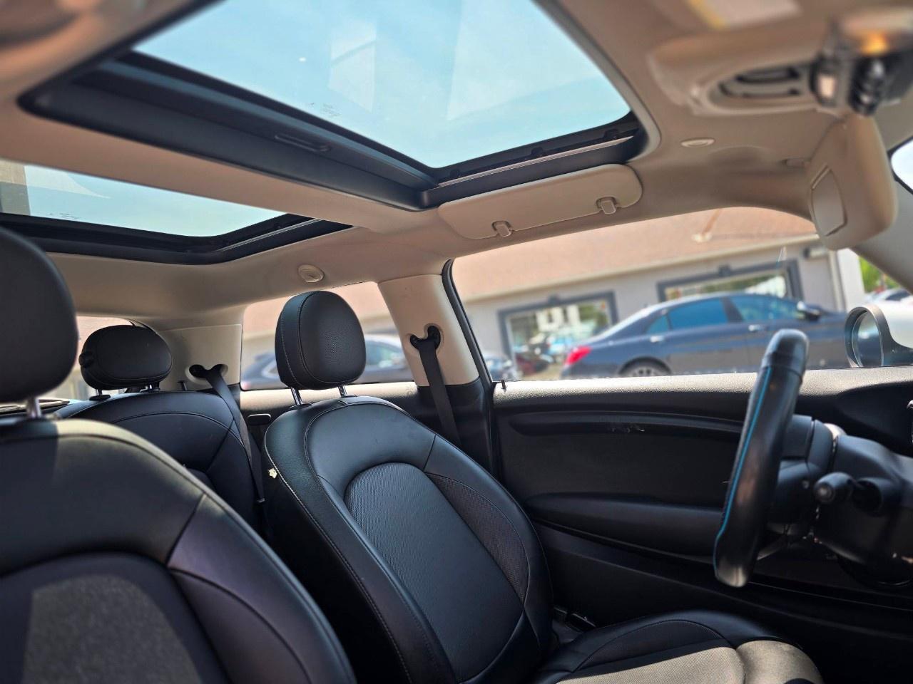 2015 MINI Cooper Hardtop 3dr HB Photo