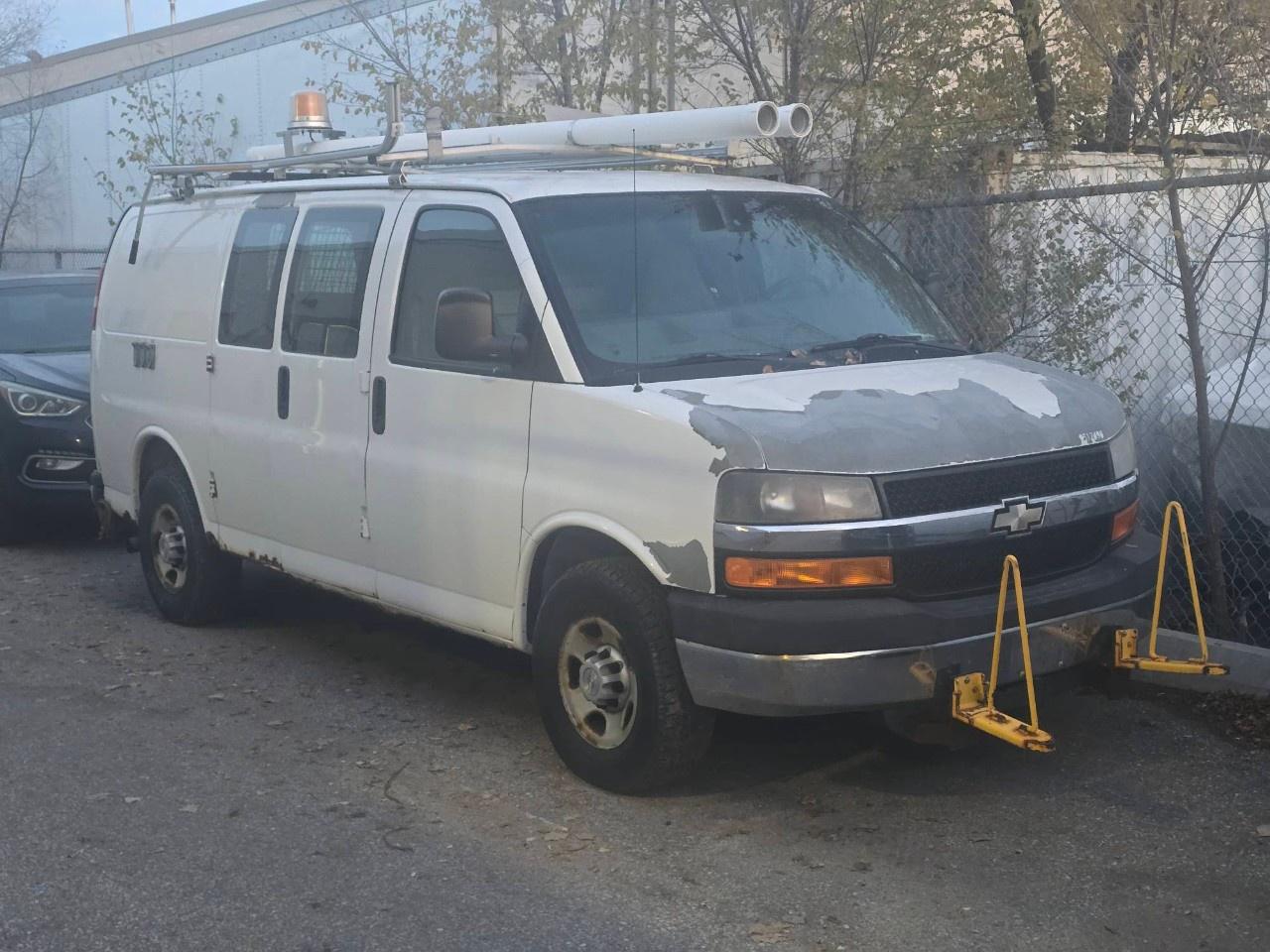 2009 Chevrolet Express Cargo Van RWD 3500 135" Photo