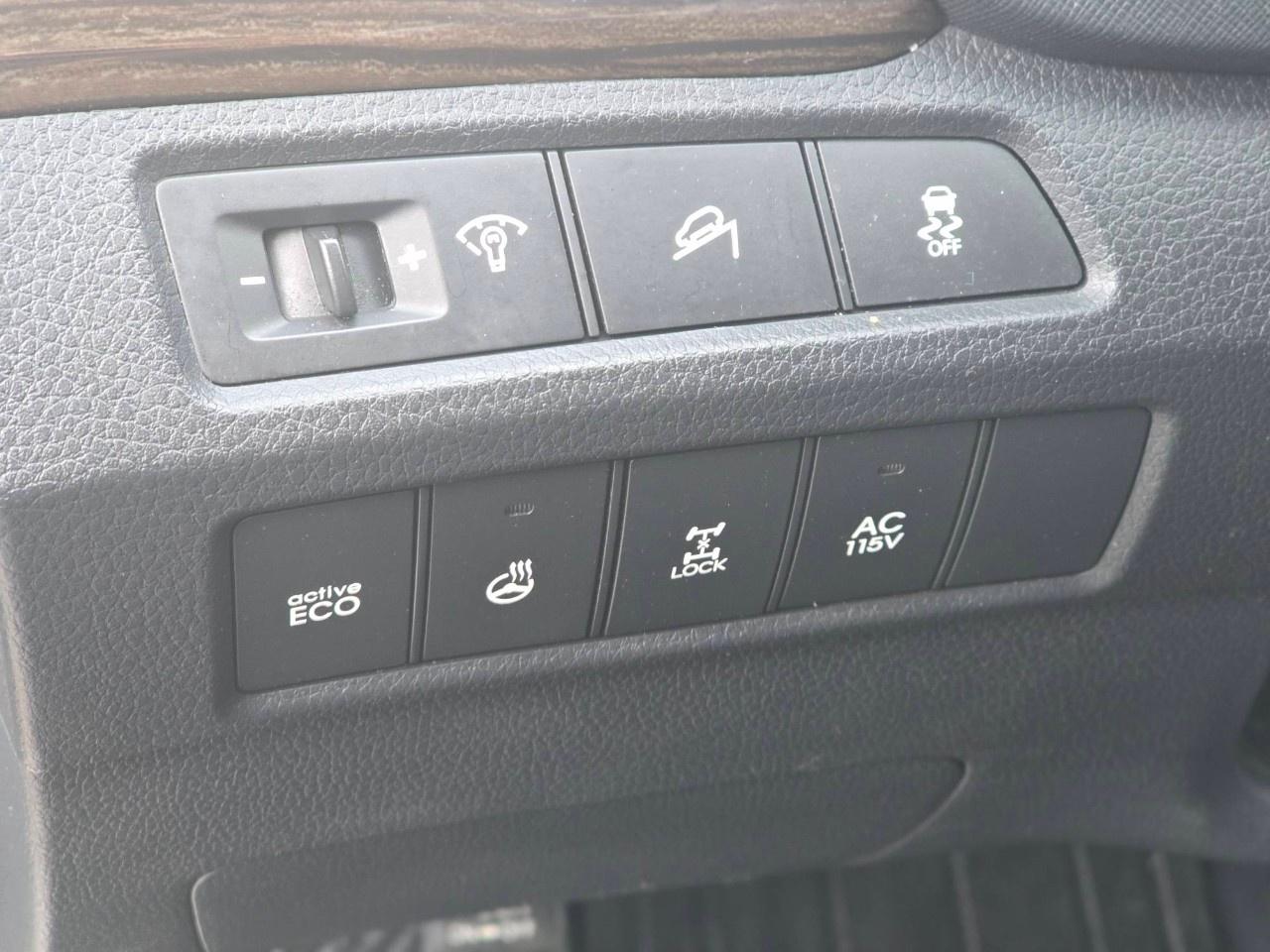 2016 Hyundai Santa Fe XL AWD 4dr 3.3L Auto Premium Photo