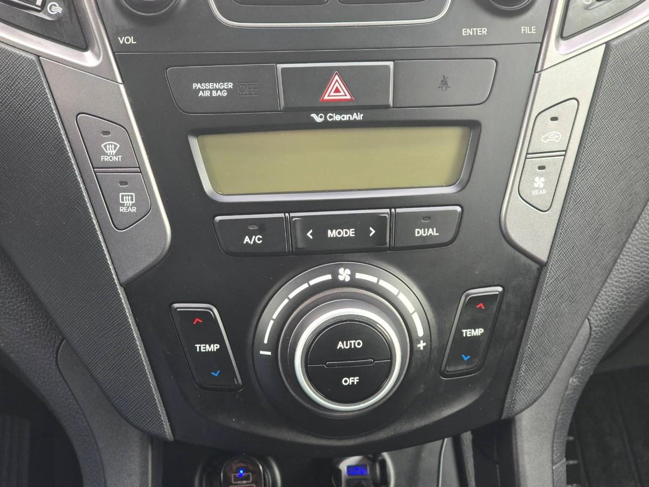 2016 Hyundai Santa Fe XL AWD 4dr 3.3L Auto Premium Photo