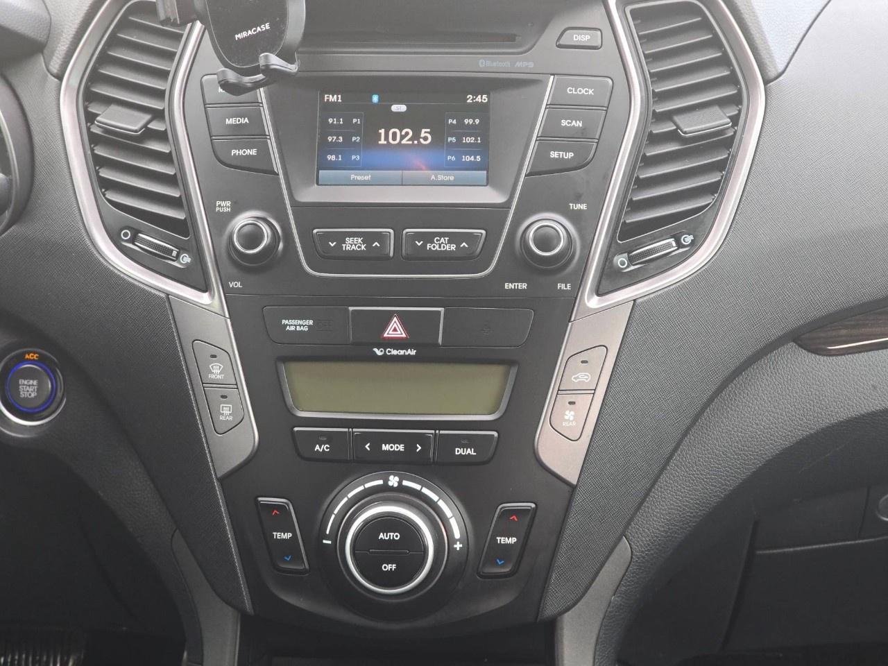 2016 Hyundai Santa Fe XL AWD 4dr 3.3L Auto Premium Photo