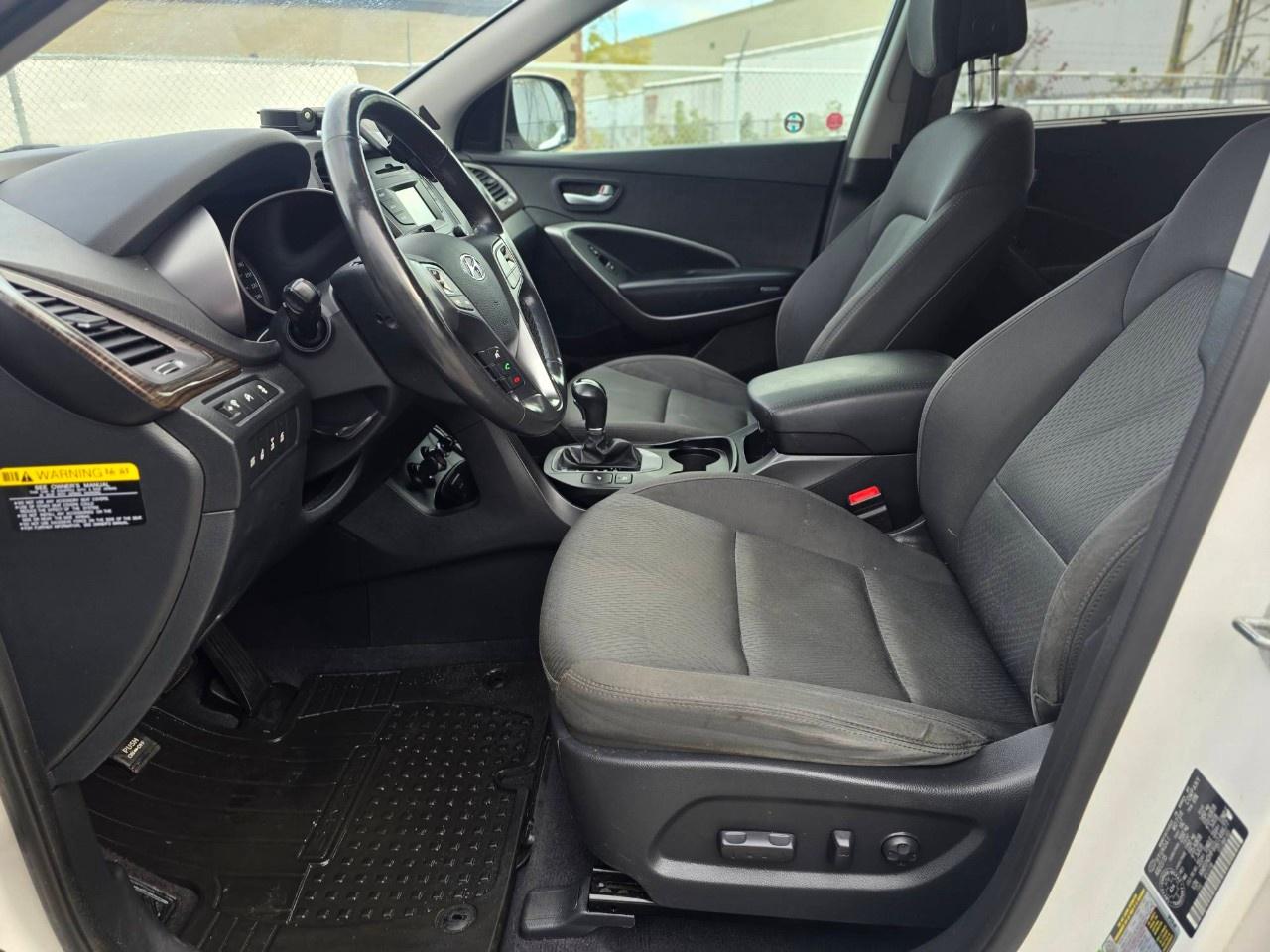 2016 Hyundai Santa Fe XL AWD 4dr 3.3L Auto Premium Photo