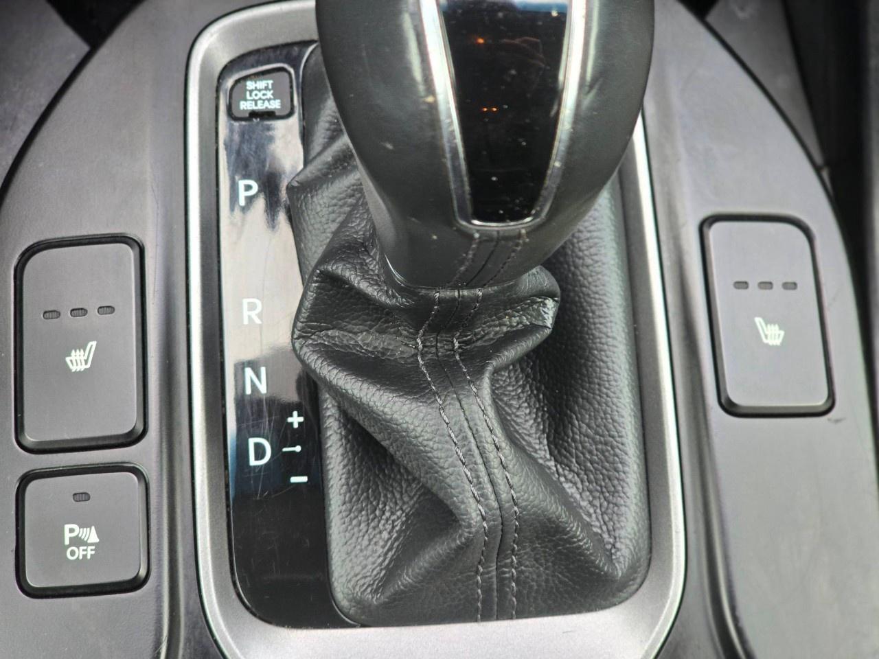 2016 Hyundai Santa Fe XL AWD 4dr 3.3L Auto Premium Photo