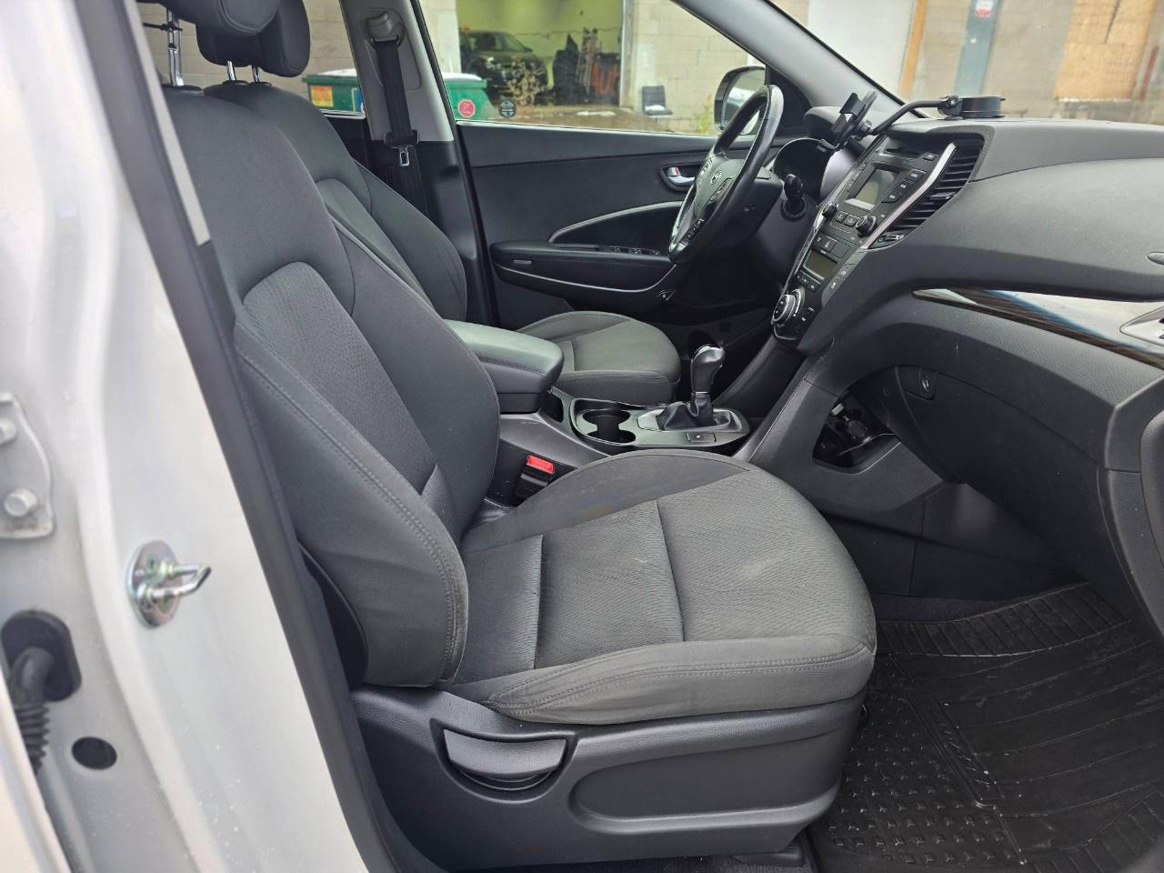 2016 Hyundai Santa Fe XL AWD 4dr 3.3L Auto Premium Photo