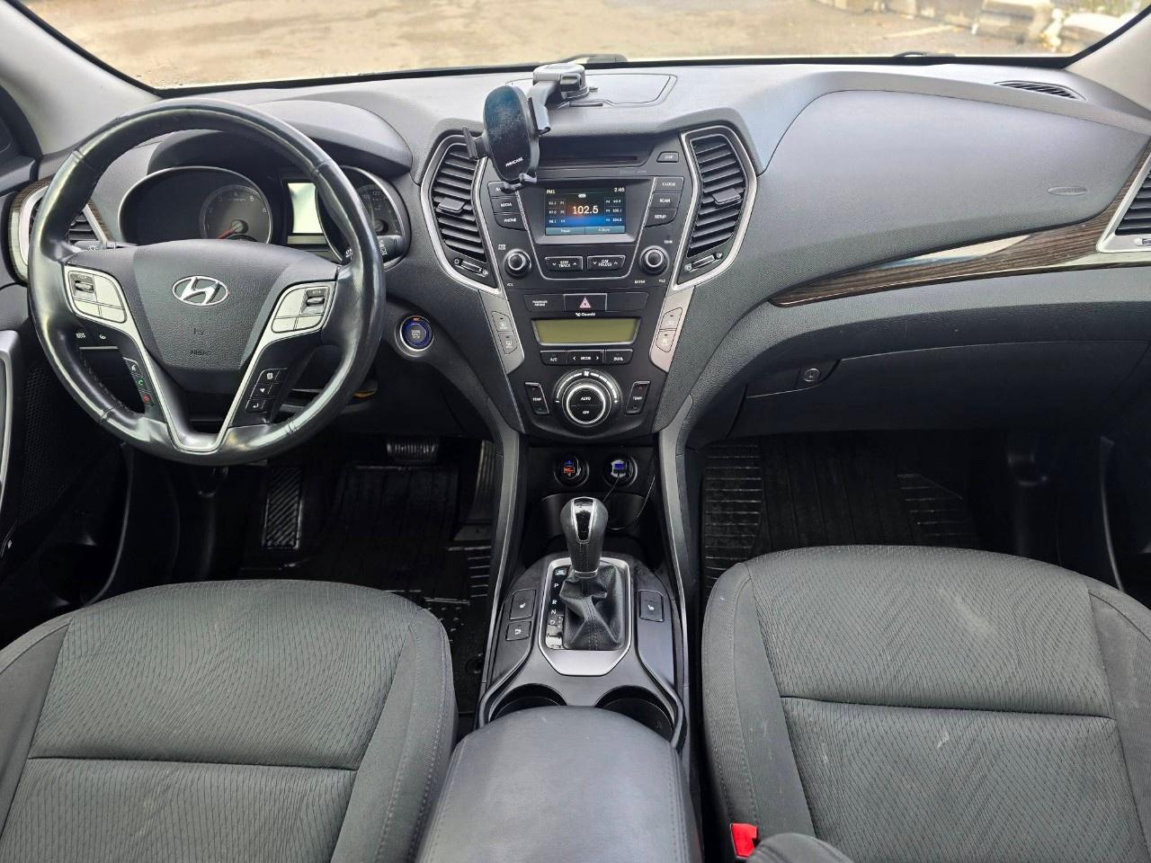 2016 Hyundai Santa Fe XL AWD 4dr 3.3L Auto Premium Photo