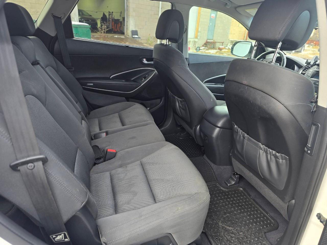 2016 Hyundai Santa Fe XL AWD 4dr 3.3L Auto Premium Photo