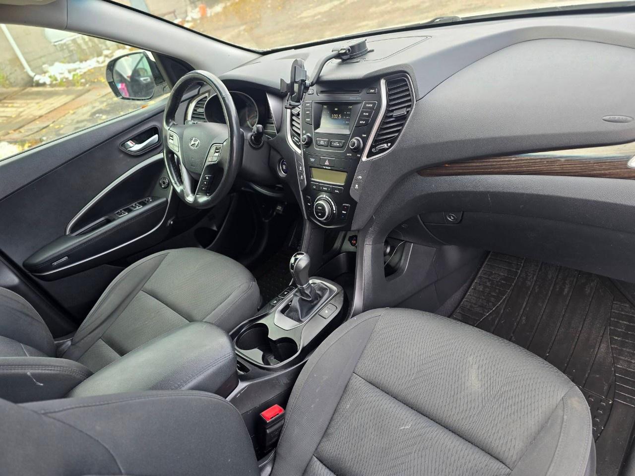 2016 Hyundai Santa Fe XL AWD 4dr 3.3L Auto Premium Photo