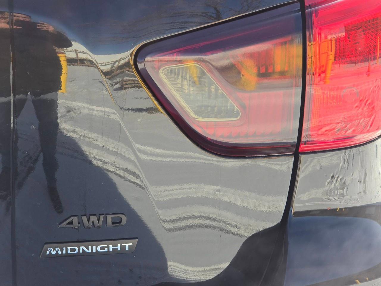 2018 Nissan Pathfinder 4x4 Midnight Edition Photo