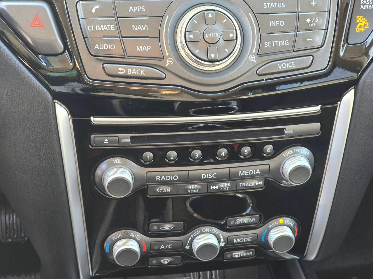 2018 Nissan Pathfinder 4x4 Midnight Edition Photo