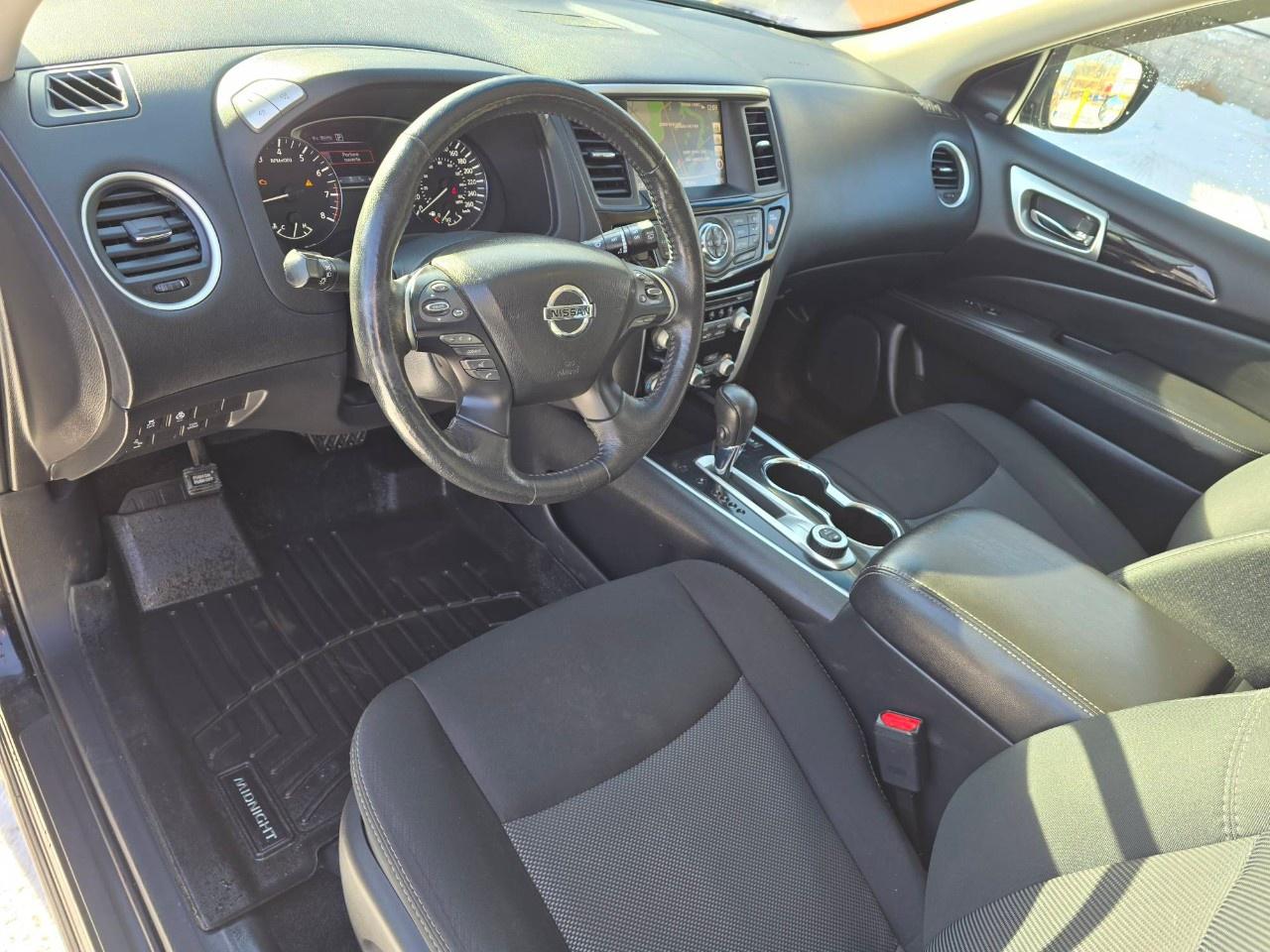 2018 Nissan Pathfinder 4x4 Midnight Edition Photo