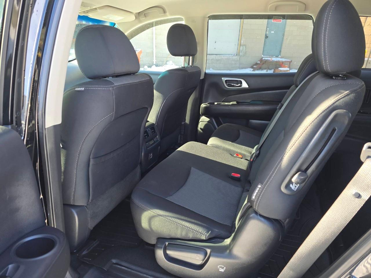 2018 Nissan Pathfinder 4x4 Midnight Edition Photo