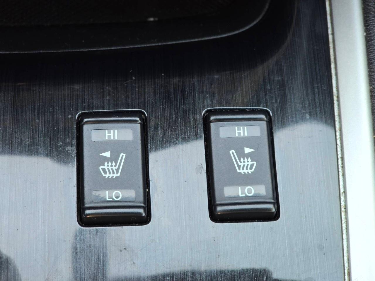 2018 Nissan Pathfinder 4x4 Midnight Edition Photo