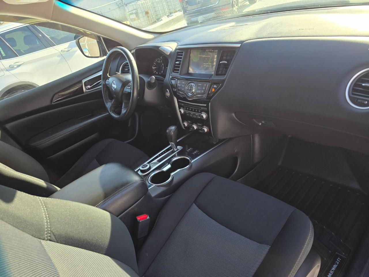 2018 Nissan Pathfinder 4x4 Midnight Edition Photo