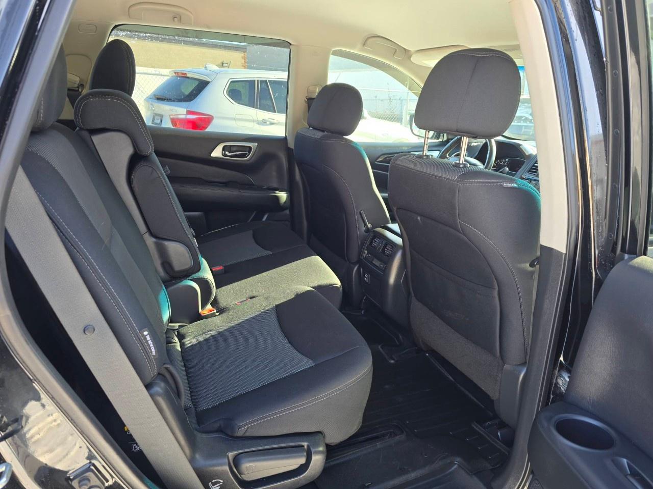 2018 Nissan Pathfinder 4x4 Midnight Edition Photo