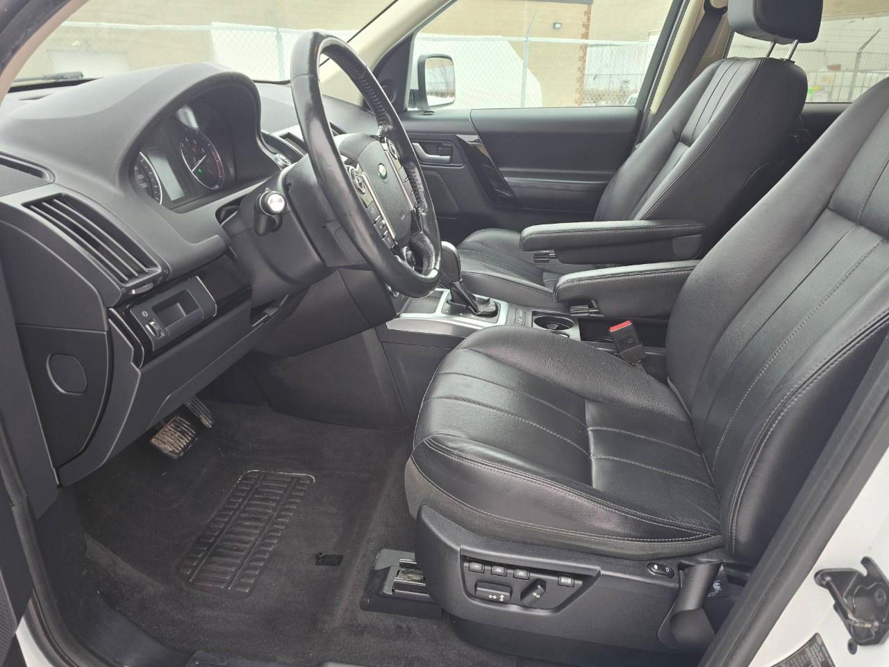 2014 Land Rover LR2 AWD 4dr HSE Photo